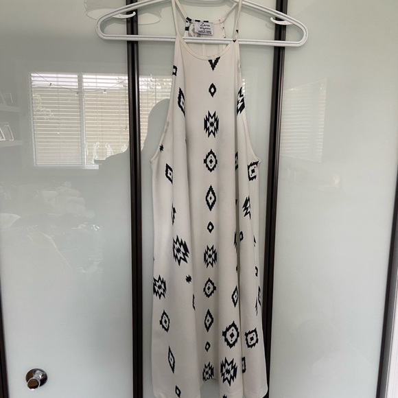 Fun summer flowy dress - Picture 2 of 3